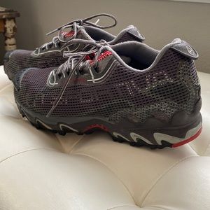 La Sportiva Size 9.5 Trail hiking shoes. EUC Gray, white, red detail.